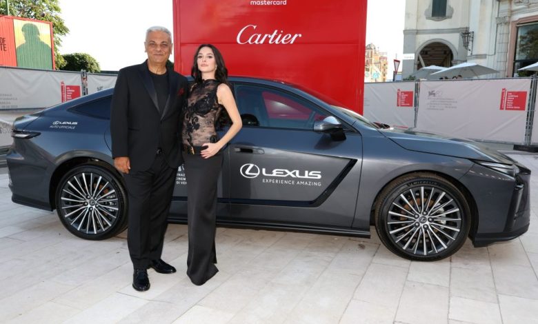 Venedik’te bu yılın yıldızı Lexus ES Sedan oldu Venedik’te bu yılın yıldızı Lexus ES Sedan oldu