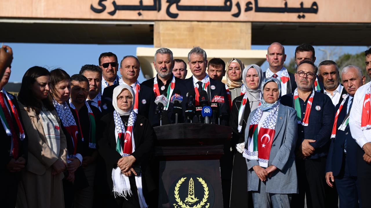 AK Parti heyeti Refah’ta dünyaya seslendi: Gazze yalnız değildir AK Parti heyeti Refah’ta dünyaya seslendi: Gazze yalnız değildir