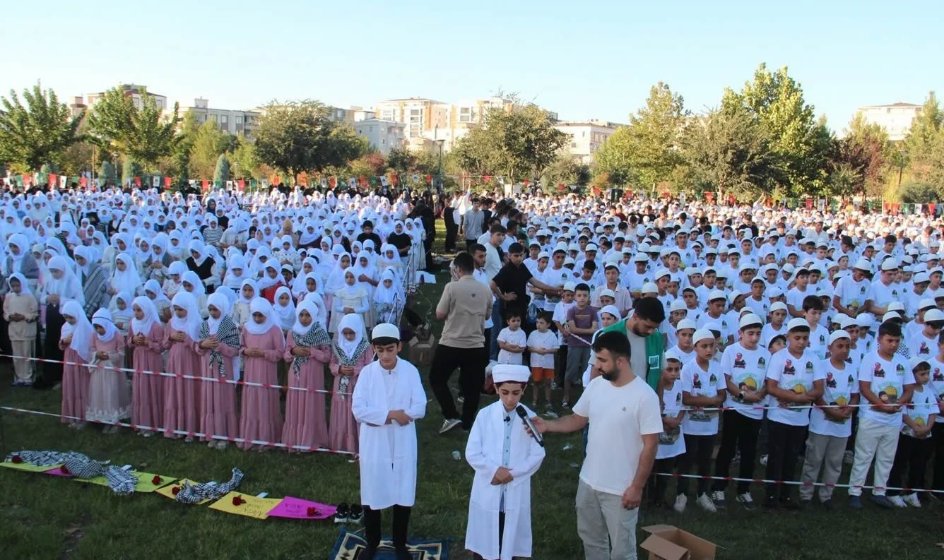 Batman’da “Hayat Namazla Güzeldir” programı coşkulu finalle sona erdi