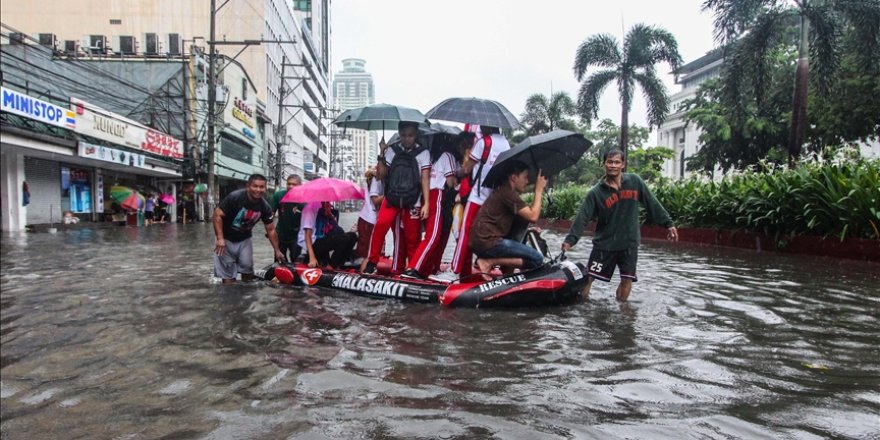 Filipinler’de muson yağmurları ve tayfunlar 100 binden fazla kişiyi etkiledi