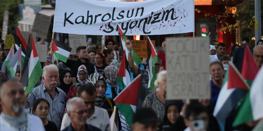 Gökçeada’da binlerce kişi Filistin’e destek verdi