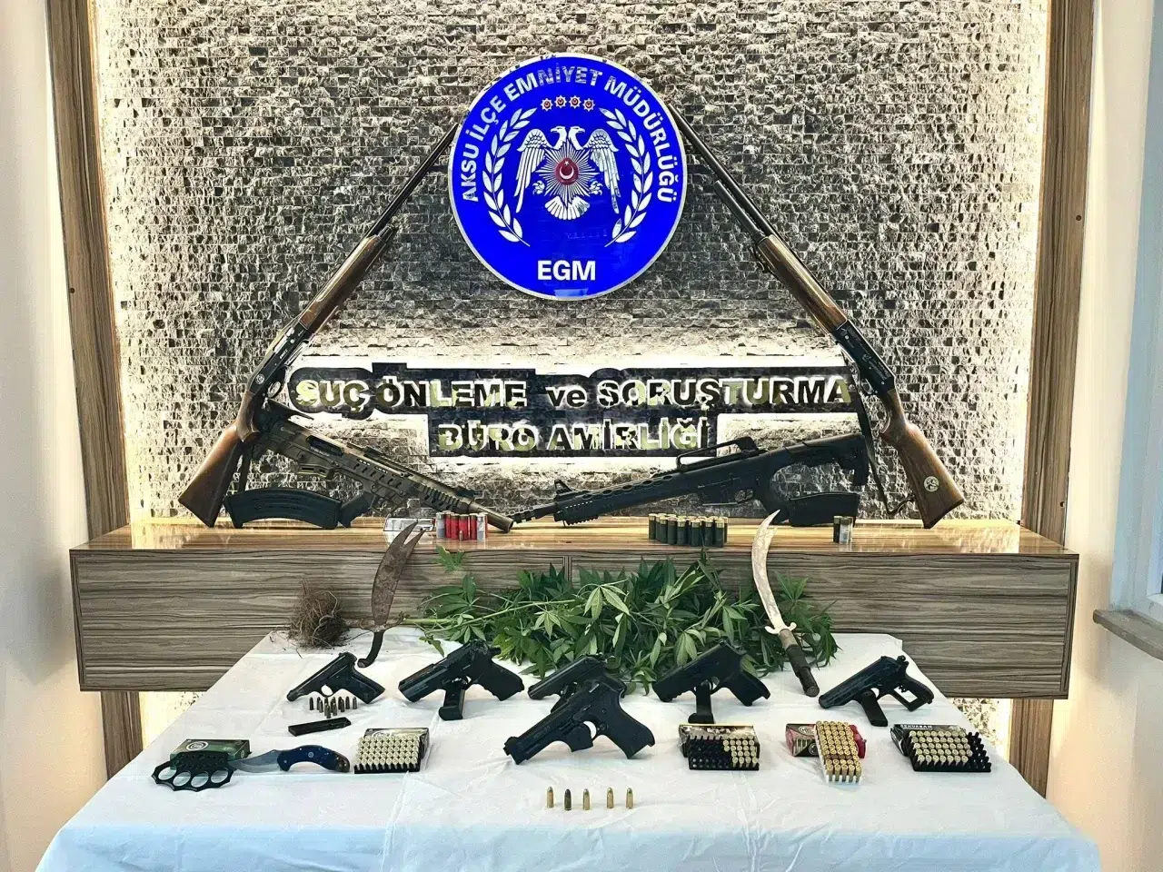 ASAYİŞAntalya'da uyuşturucu operasyonunda 9 şüpheli yakalandı