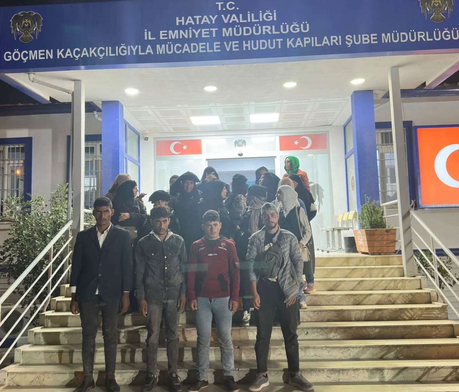 ASAYİŞ
																														
								

								Hatay'da göçmen trafiği: 20 kişi yakalandı!