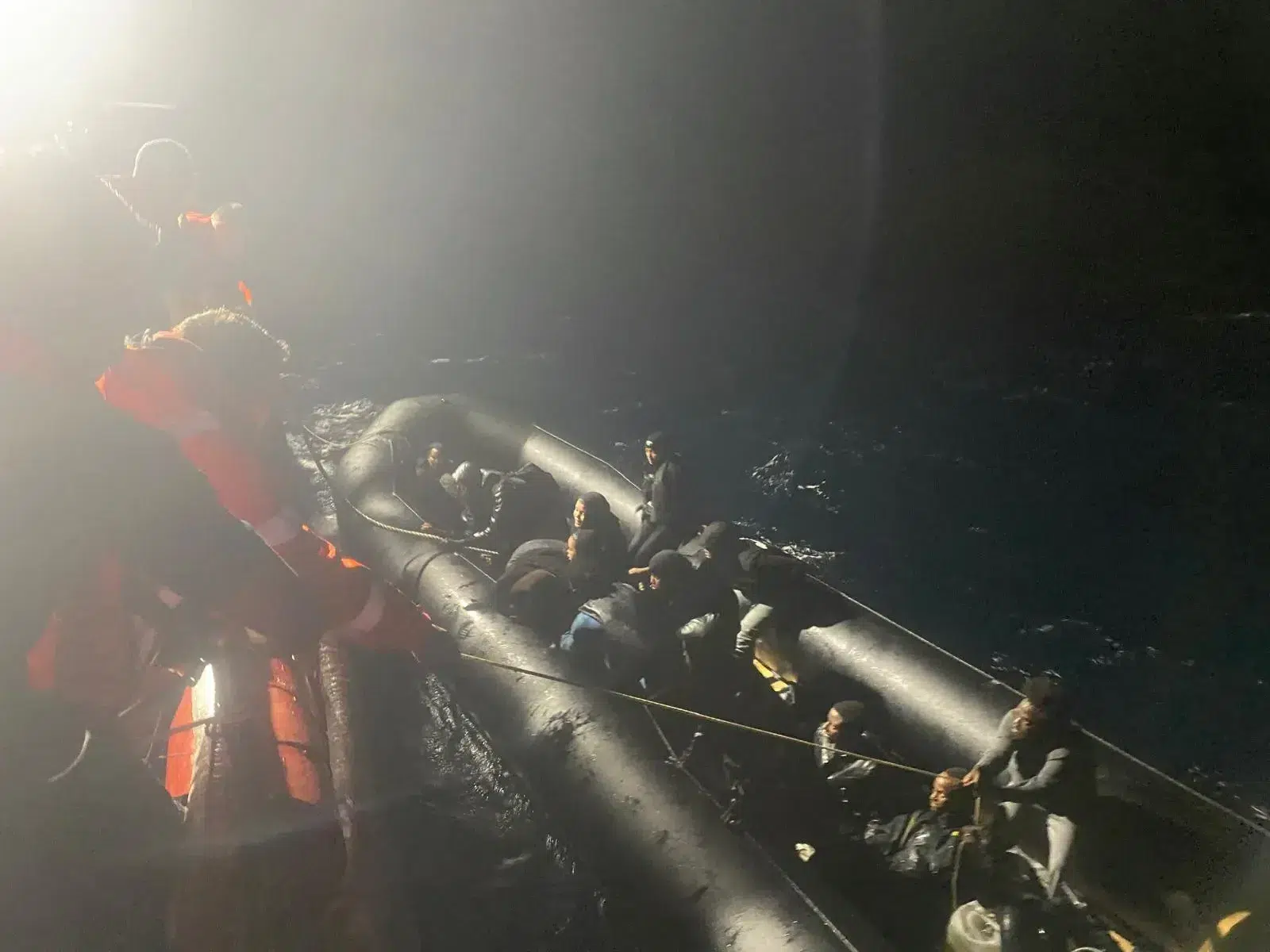 ASAYİŞ
İzmir açıklarında 35 göçmen kurtarıldı! ASAYİŞ
İzmir açıklarında 35 göçmen kurtarıldı!