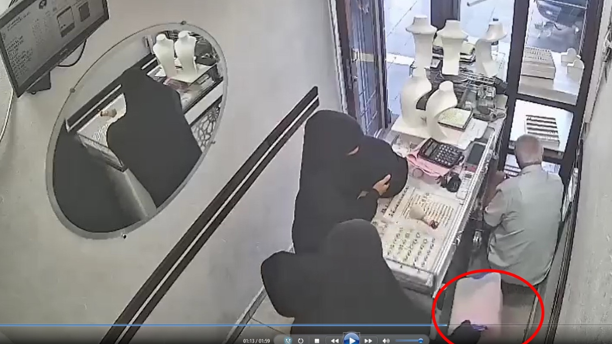 Diyarbakır’da kuyumcudan 2,5 kilo altın çalan 8 şüpheli tutuklandı Diyarbakır’da kuyumcudan 2,5 kilo altın çalan 8 şüpheli tutuklandı