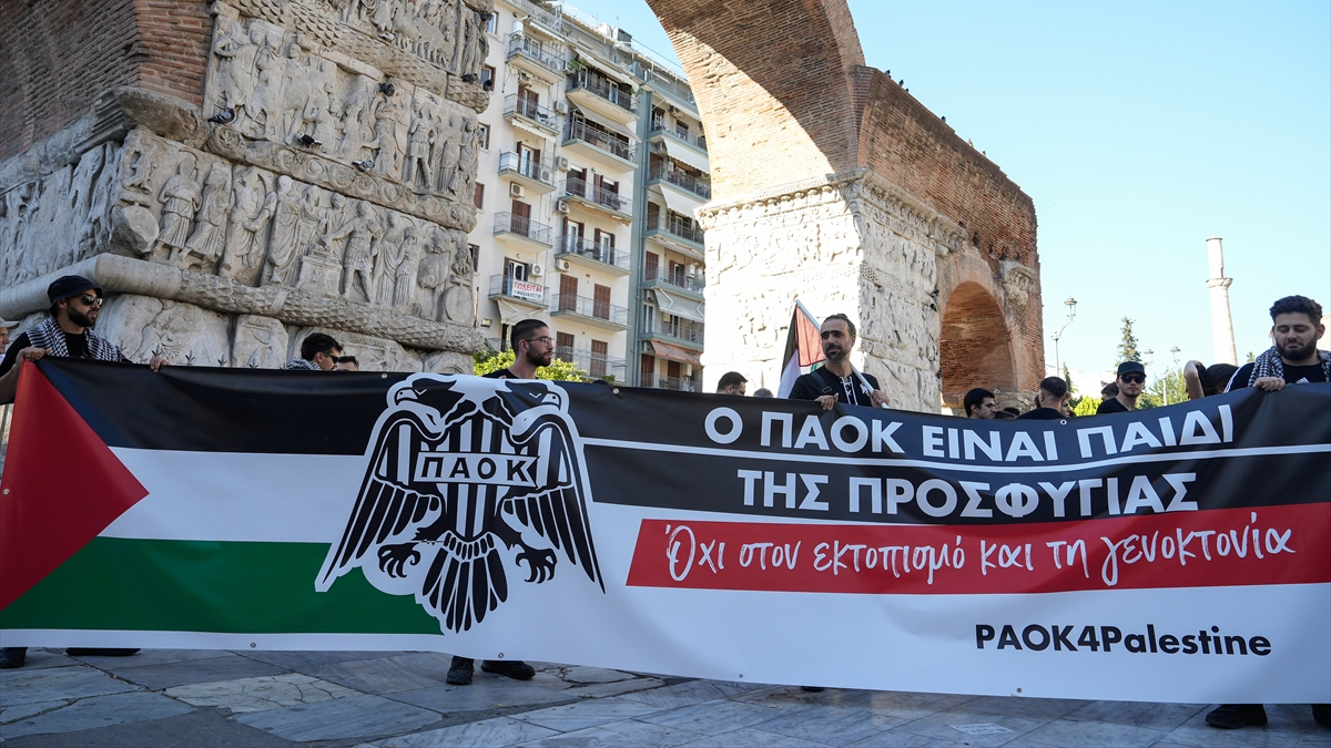 PAOK taraftarından, Maccabi Tel Aviv maçından İsrail’e protesto! PAOK taraftarından, Maccabi Tel Aviv maçından İsrail’e protesto!
