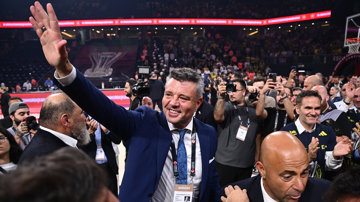 Sadettin Saran: İnşallah daha çok kupa gelecek Sadettin Saran: İnşallah daha çok kupa gelecek