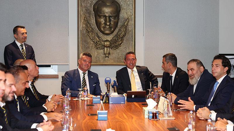 Fenerbahçe’de başkan Sadettin Saran mazbatasını aldı Fenerbahçe’de başkan Sadettin Saran mazbatasını aldı