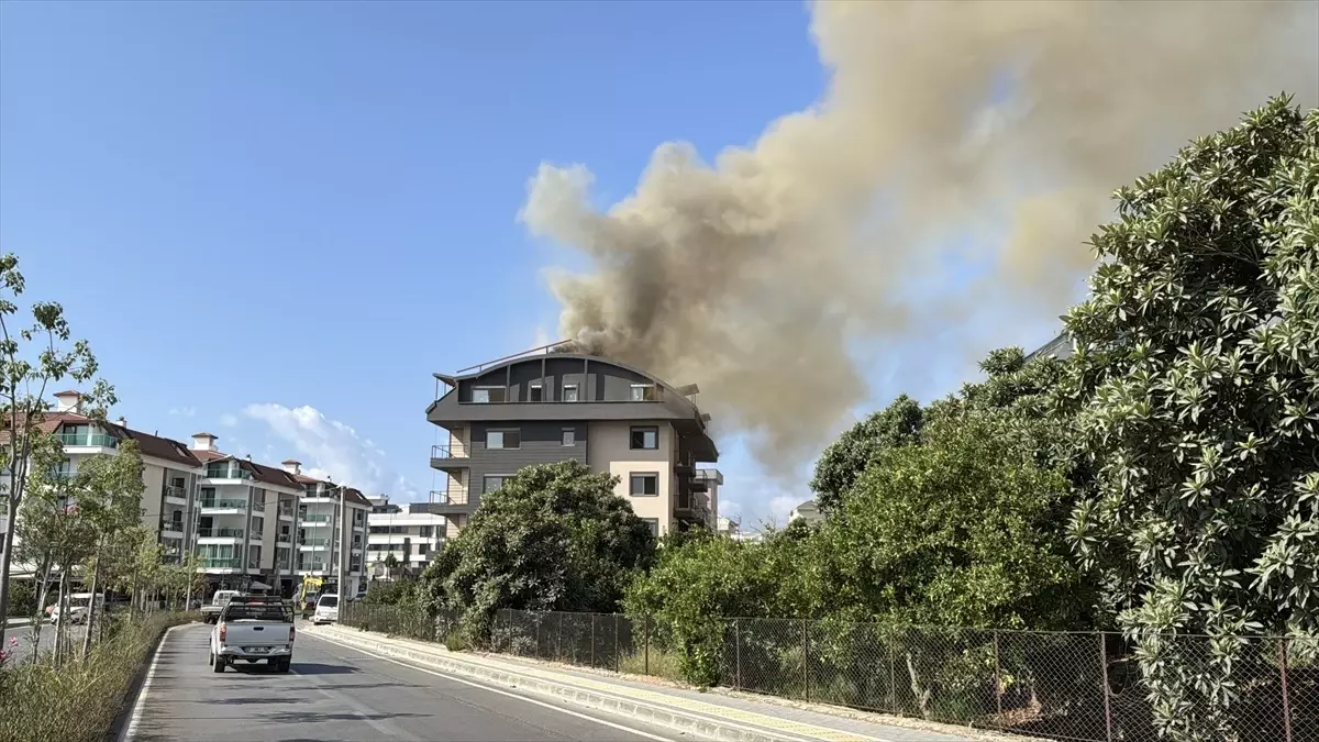 Alanya’da İnşaat Halindeki Binada Yangın Çıktı Alanya’da İnşaat Halindeki Binada Yangın Çıktı