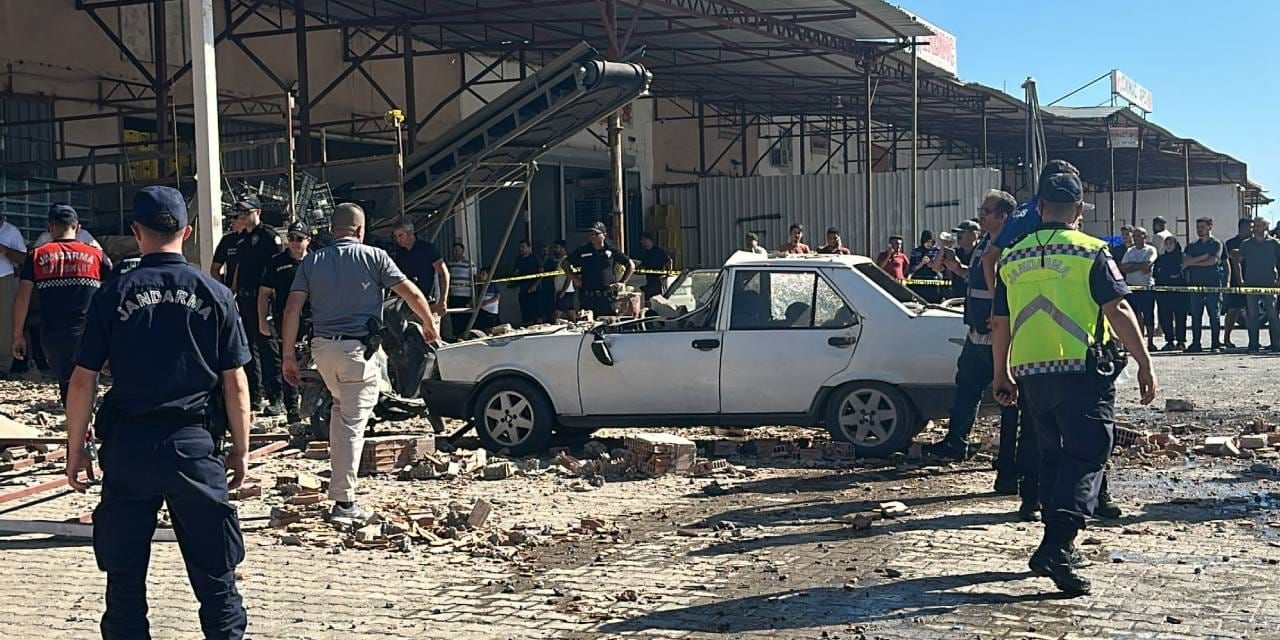 ASAYİŞ
Antalya'da toptancı halindeki patlamaya ilişkin işletme sahibi tutuklandı ASAYİŞ
Antalya'da toptancı halindeki patlamaya ilişkin işletme sahibi tutuklandı