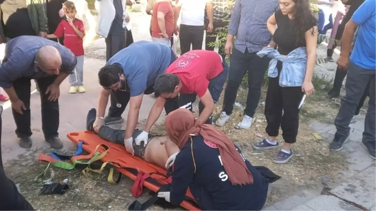 Doktorun kazayı görüp müdahale ettiği yaralı, aynı hastanede çalıştığı hemşire çıktı Doktorun kazayı görüp müdahale ettiği yaralı, aynı hastanede çalıştığı hemşire çıktı