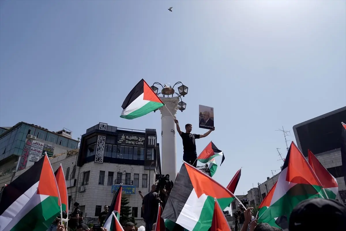 Filistinliler, Devlet Tanıma Kararlarını Memnuniyetle Karşılıyor Filistinliler, Devlet Tanıma Kararlarını Memnuniyetle Karşılıyor