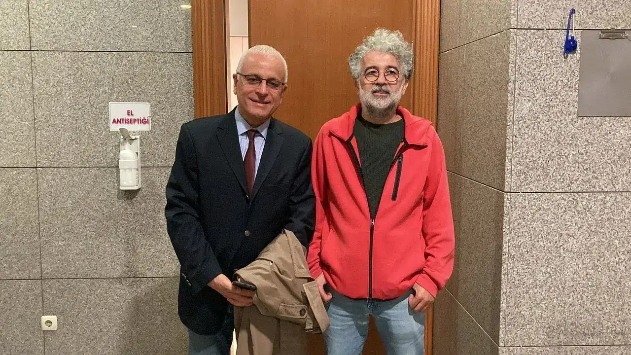 GÜNDEM
Merdan Yanardağ o yazıdan yargılandığı davada beraat etti GÜNDEM
Merdan Yanardağ o yazıdan yargılandığı davada beraat etti