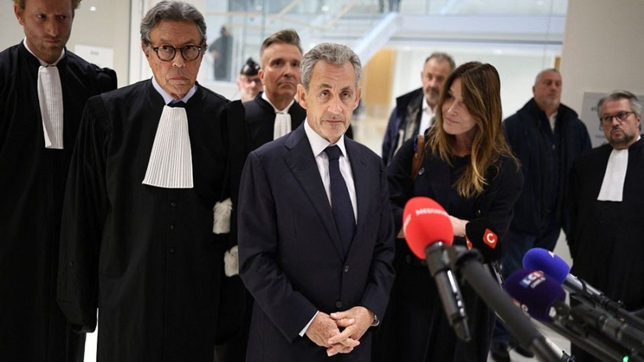 Eski Fransa Cumhurbaşkanı Sarkozy’ye “suç örgütü kurmaktan” beş yıl hapis