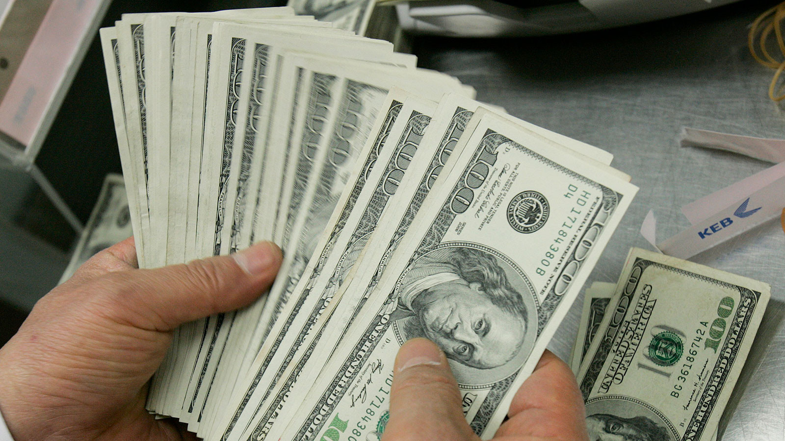 Yabancılar hisse ve tahvil aldı