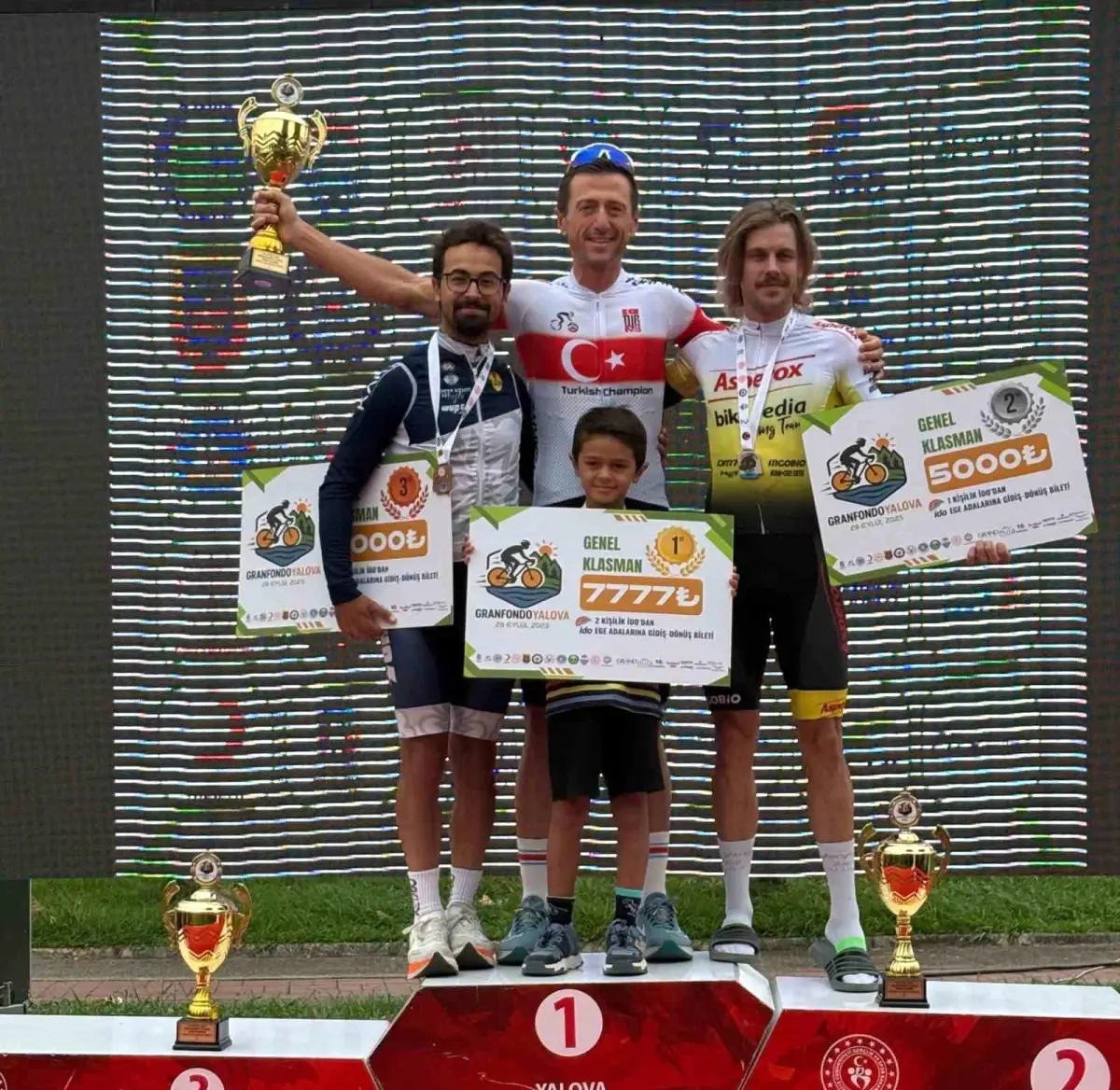 Bilecikli Bisikletçi Mert Hüner, Yalova Granfondo’da İki Madalya Kazandı Bilecikli Bisikletçi Mert Hüner, Yalova Granfondo’da İki Madalya Kazandı