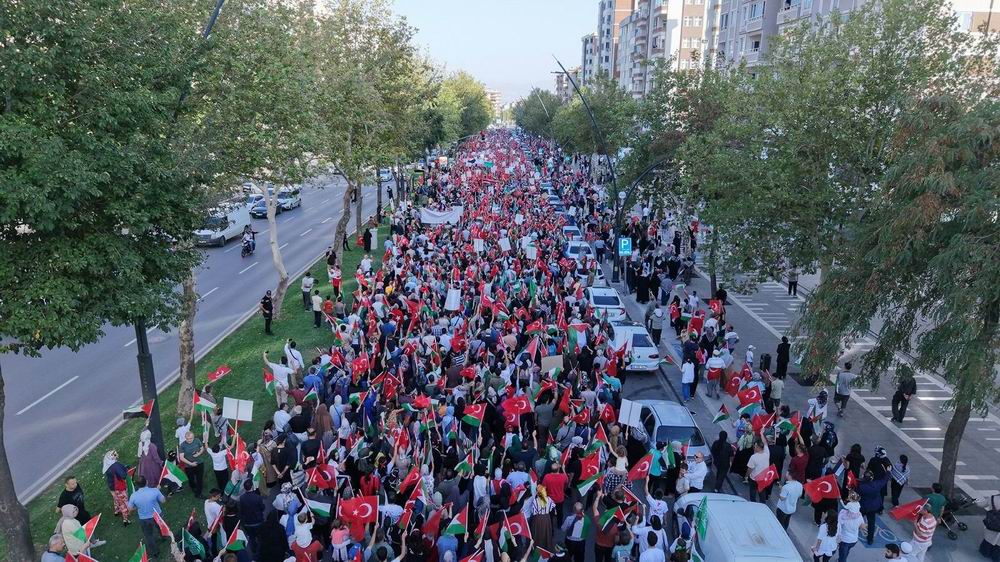 Kahramanmaraş’ta binler Hamas direnişini ve SUMUD yolcularını selamladı Kahramanmaraş’ta binler Hamas direnişini ve SUMUD yolcularını selamladı