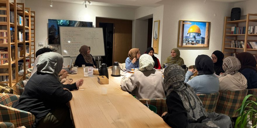 Özgür-Der kız öğrenci seminerleri başladı Özgür-Der kız öğrenci seminerleri başladı