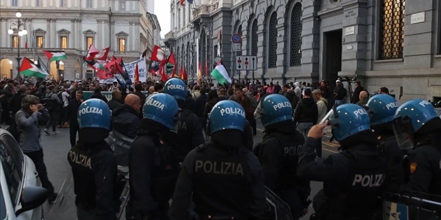 Milano’da Tel Aviv ile Kardeş Şehir Protokolü İçin Gösteri Milano’da Tel Aviv ile Kardeş Şehir Protokolü İçin Gösteri