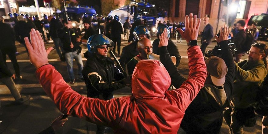 Roma’da Filistin’e Destek Gösterisine Polis Müdahale Etti Roma’da Filistin’e Destek Gösterisine Polis Müdahale Etti