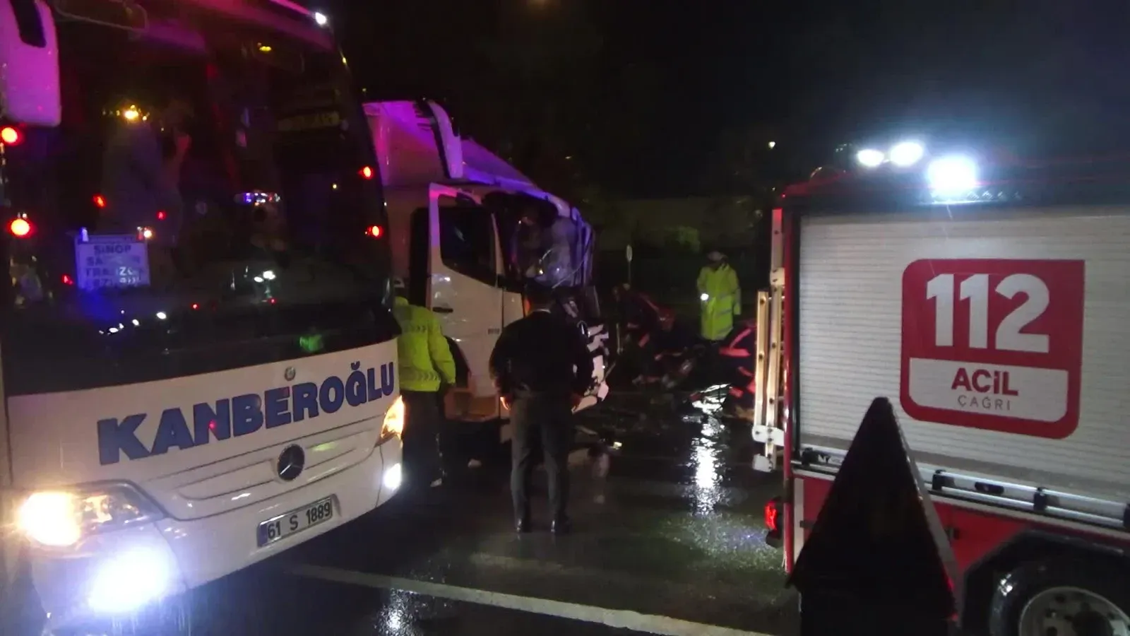 Giresun’da Tır Kazası: Sürücü Hastaneye Kaldırıldı Giresun’da Tır Kazası: Sürücü Hastaneye Kaldırıldı