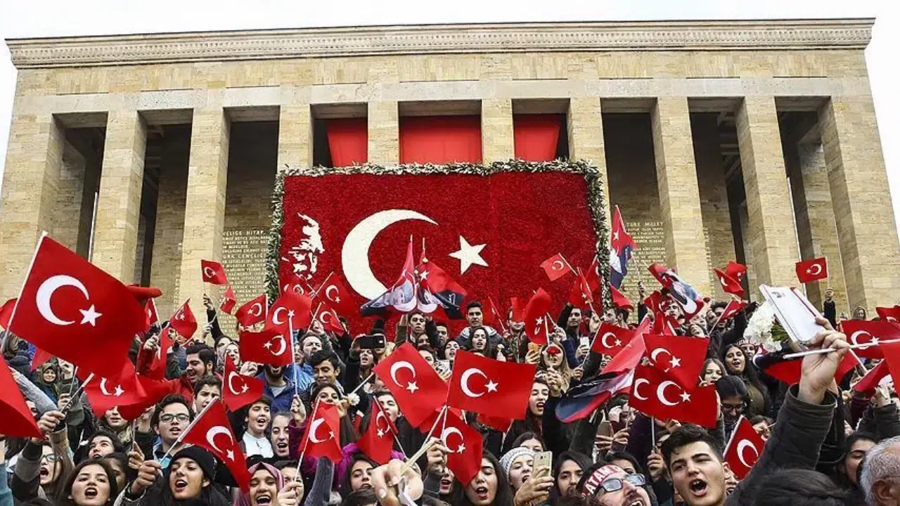 28 Ekim Yarım Gün Tatil, 29 Ekim Resmi Tatil Olacak 28 Ekim Yarım Gün Tatil, 29 Ekim Resmi Tatil Olacak