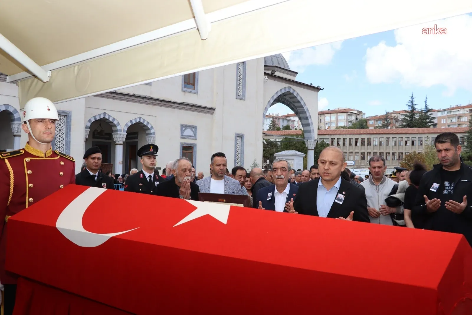 AFET & KAZA
Aksaray’da şehit olan Uzman Jandarma Çavuş Arif Özdemir, Kırıkkale’de toprağa verildi AFET & KAZA
Aksaray’da şehit olan Uzman Jandarma Çavuş Arif Özdemir, Kırıkkale’de toprağa verildi