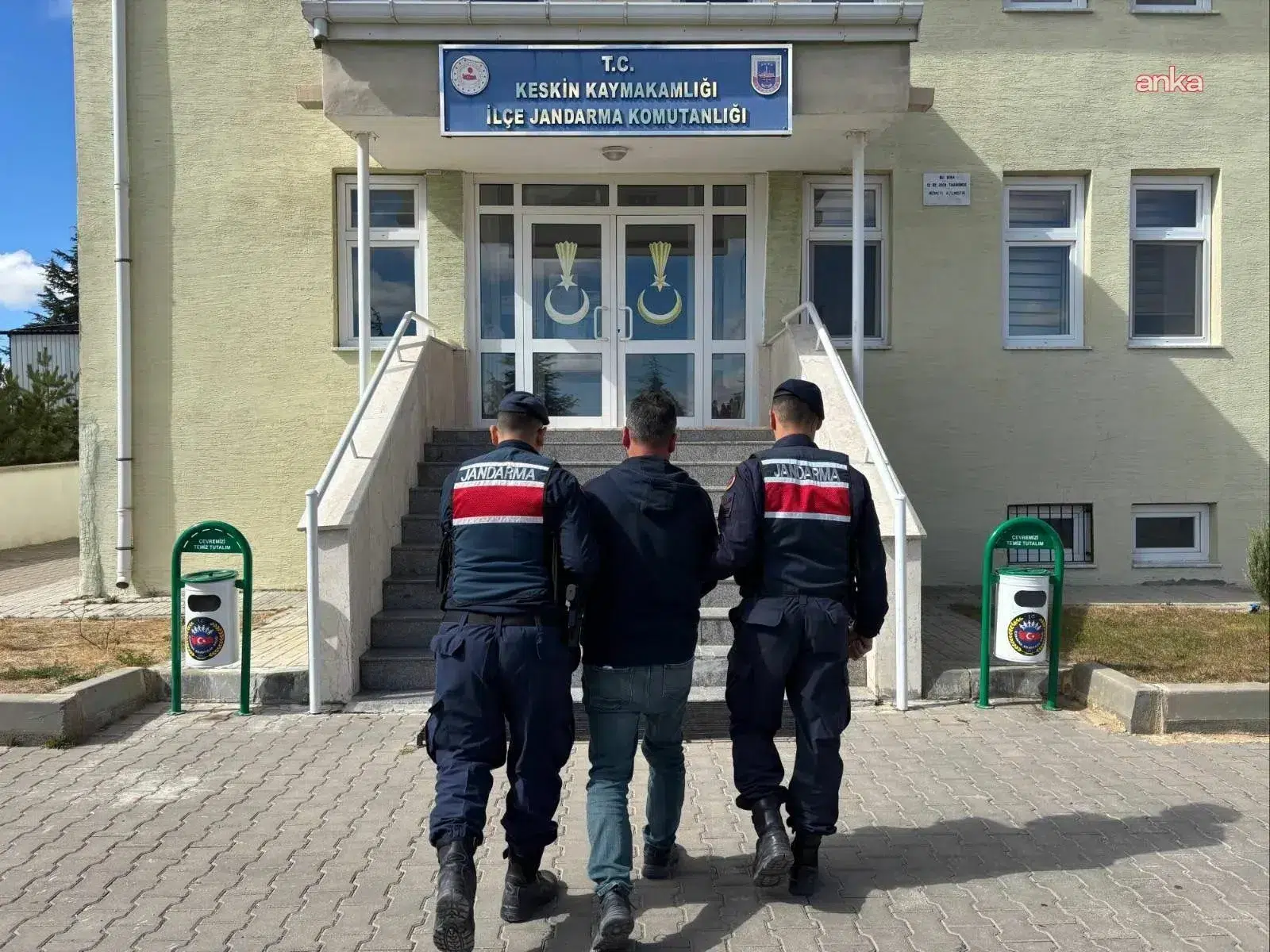 GÜNDEM
Kırıkkale'de FETÖ hükümlüsü eski komiser yakalandı GÜNDEM
Kırıkkale'de FETÖ hükümlüsü eski komiser yakalandı