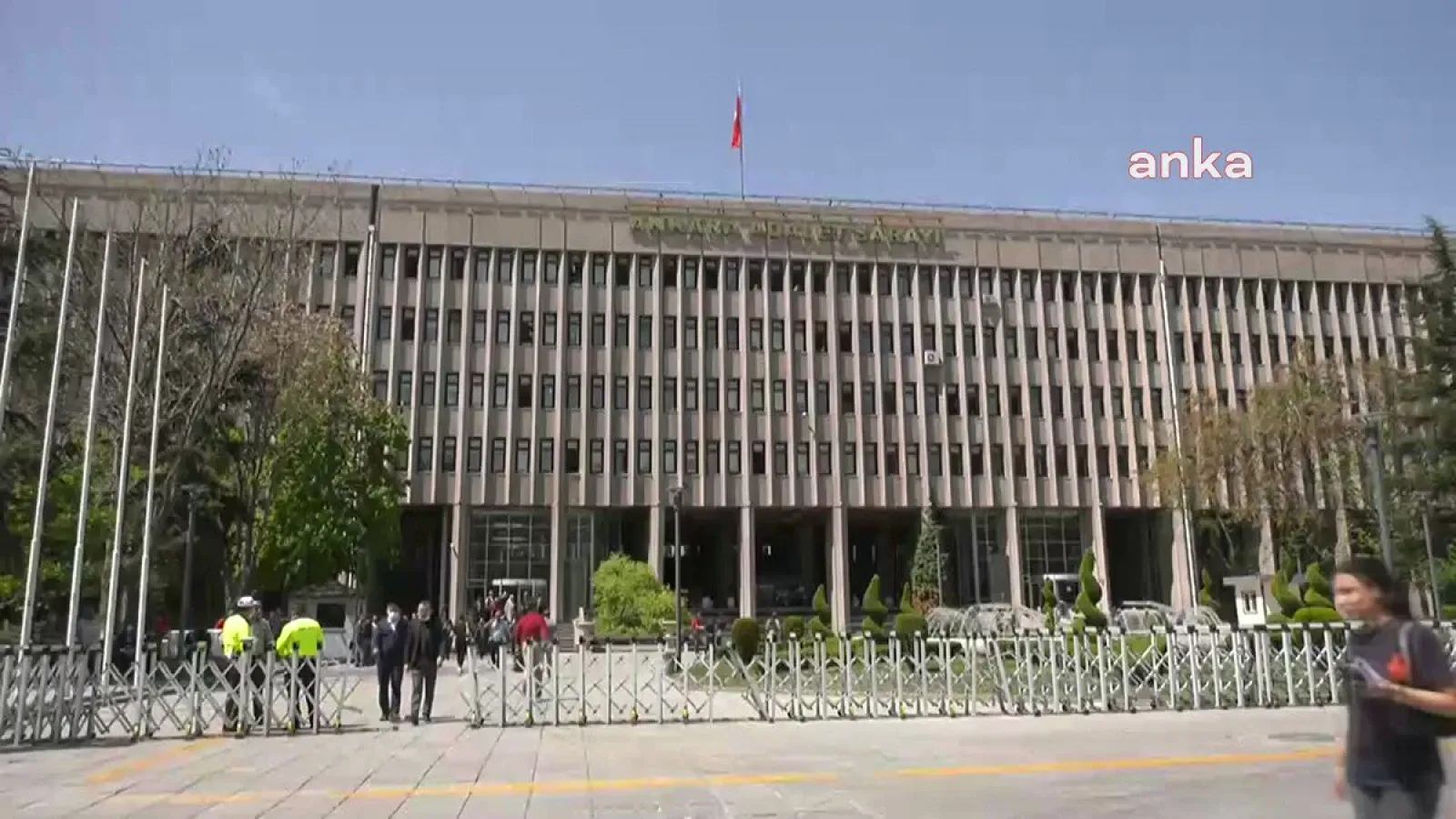 GÜNDEM
																														
								

								Ankara merkezli 22 ilde eş zamanlı operasyonda 92 gözaltı! Sahte e-imzalarla sürücü belgesi ve mesleki eğitim sertifikası…