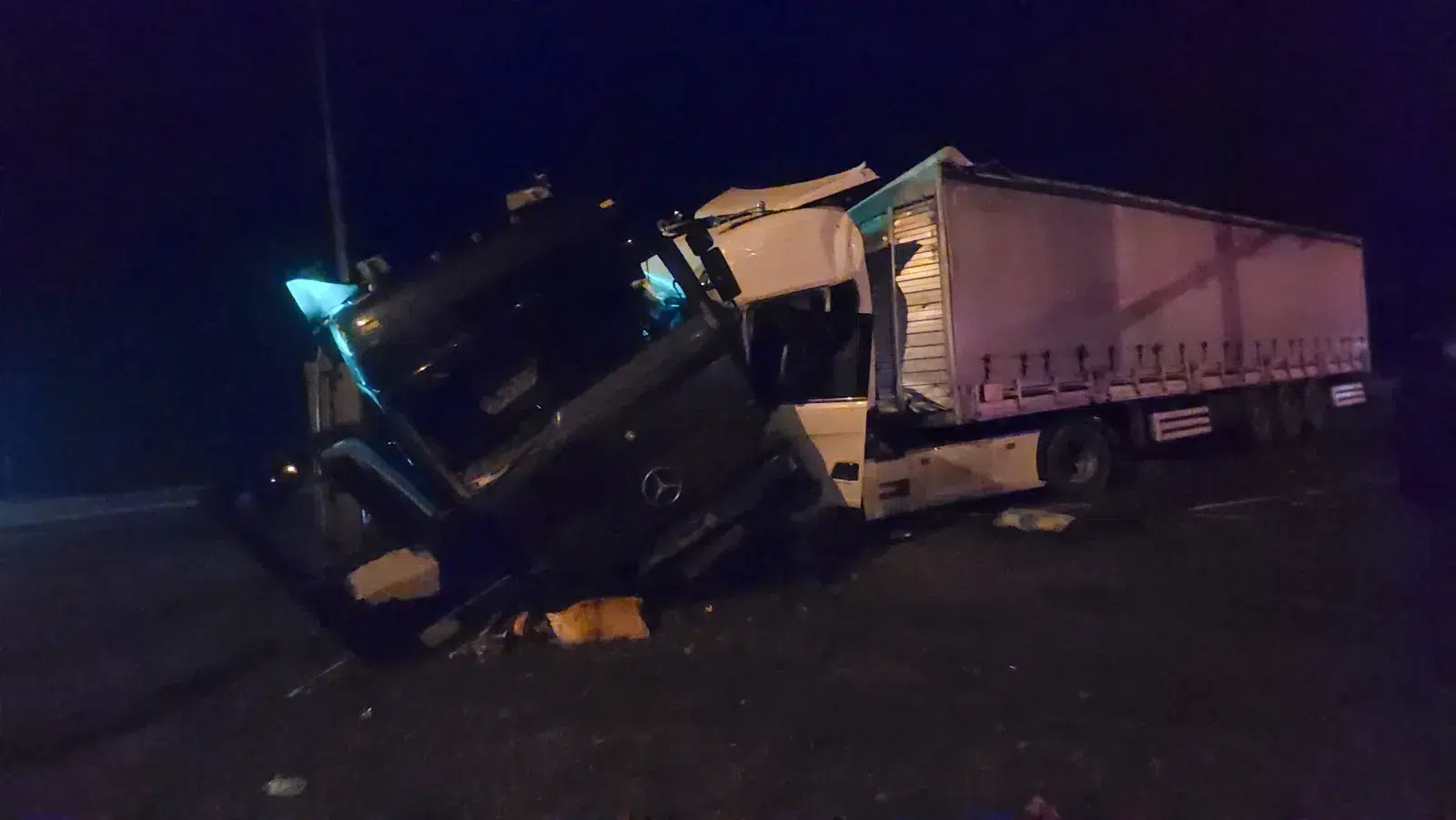 Amasya’da İki Tırın Çarpışması Sonucu Üç Yaralı Amasya’da İki Tırın Çarpışması Sonucu Üç Yaralı