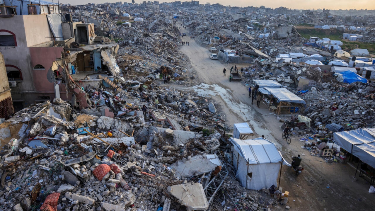 Filistinliler zorla terk ettikleri mahallelerine geri dönüyor Filistinliler zorla terk ettikleri mahallelerine geri dönüyor