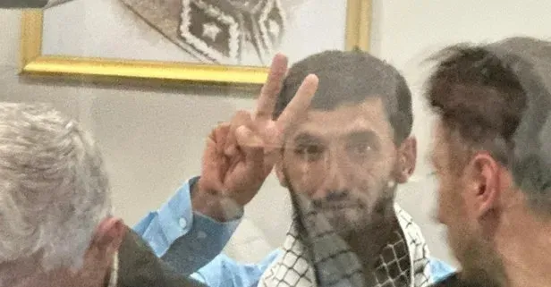 GÜNDEM
İstanbul Valiliği, "Sumud filosundaki bir kişinin döndüğünde gözaltına alındığı"na dair iddiaları yalanladı GÜNDEM
İstanbul Valiliği, "Sumud filosundaki bir kişinin döndüğünde gözaltına alındığı"na dair iddiaları yalanladı