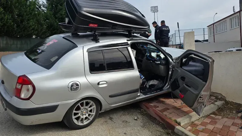 ASAYİŞ
Bilecik'te mahkeme sonrası iki aile arasında kavga çıktı! 4 kişi yaralandı ASAYİŞ
Bilecik'te mahkeme sonrası iki aile arasında kavga çıktı! 4 kişi yaralandı