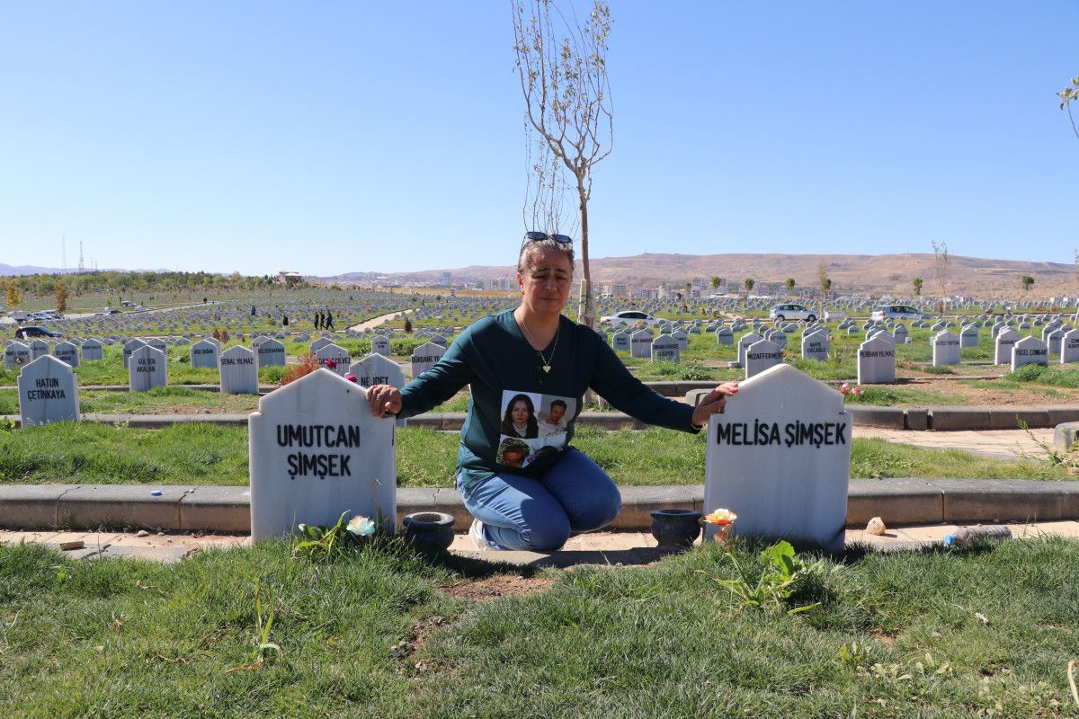 Sivas’ta boğazları kesilerek öldürülen çocukların annesi: Yalnız kalmak istemiyorum Sivas’ta boğazları kesilerek öldürülen çocukların annesi: Yalnız kalmak istemiyorum