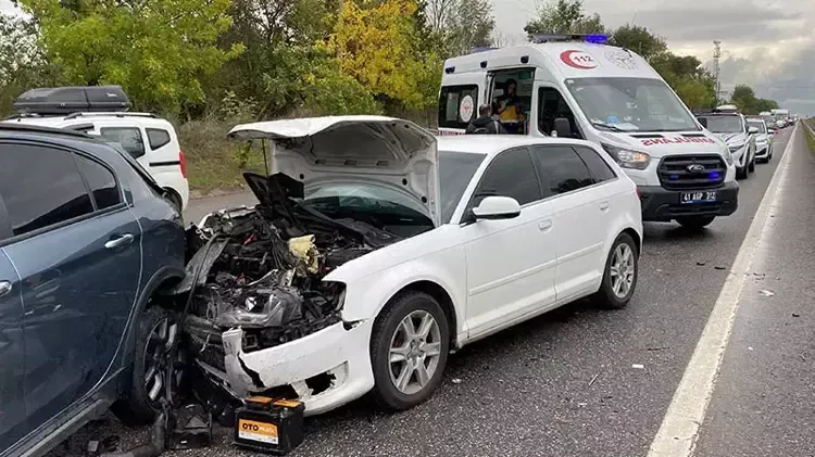 ASAYİŞ
Kocaeli'de zincirleme kazada 5 kişi yaralandı ASAYİŞ
Kocaeli'de zincirleme kazada 5 kişi yaralandı