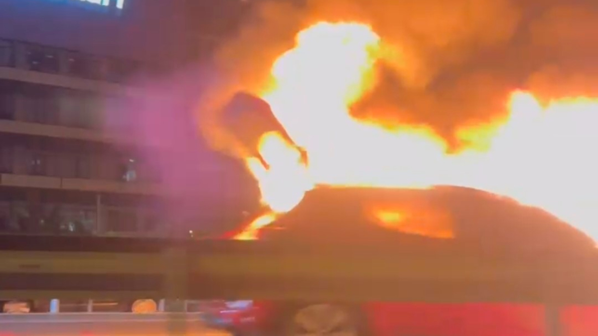 İstanbul’da seyir halindeki otomobil yandı