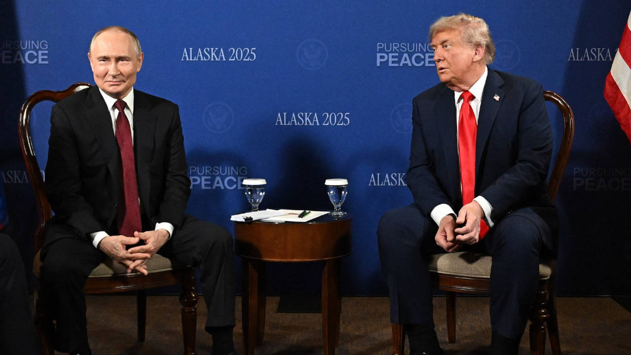 Trump ve Putin’in Ukrayna Üzerindeki Görüşmeleri Askıya