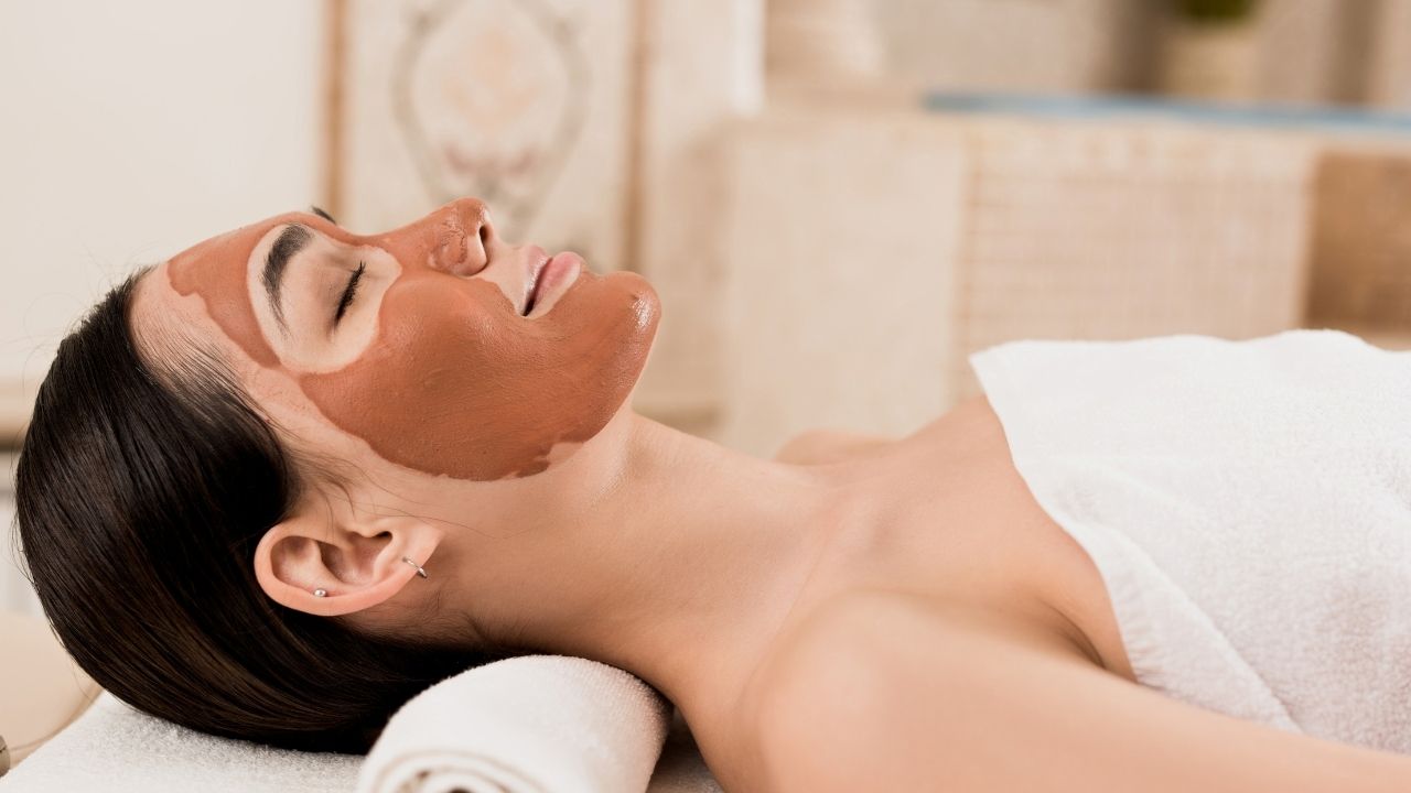 En İyi 8 Kırmızı Kil Maskesi En İyi 8 Kırmızı Kil Maskesi