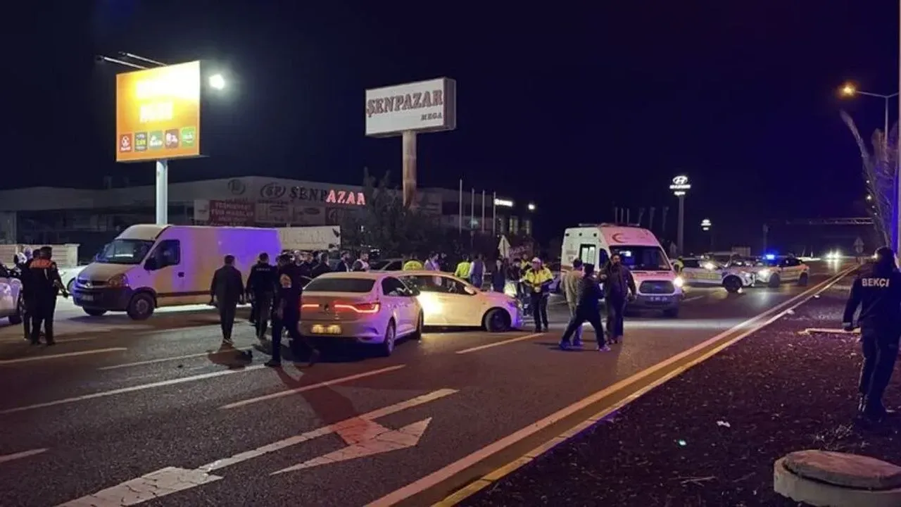 Balıkesir’de silahlı saldırı: 2 ölü, 7 yaralı Balıkesir’de silahlı saldırı: 2 ölü, 7 yaralı