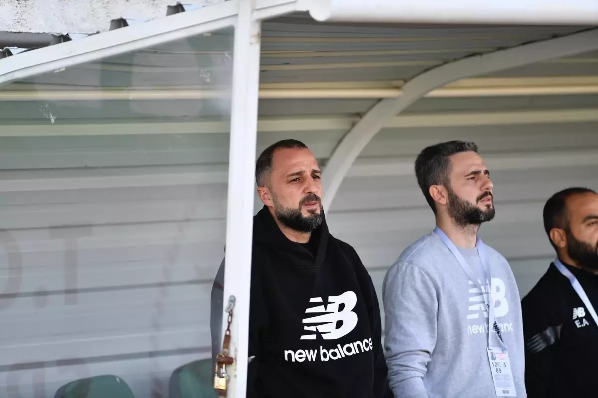 Bursaspor’un Teknik Direktörü Adem Çağlayan İstifa Etti Bursaspor’un Teknik Direktörü Adem Çağlayan İstifa Etti
