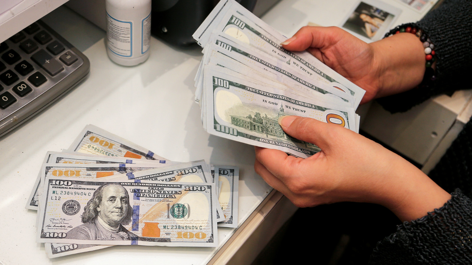 Döviz mevduatları azaldı Döviz mevduatları azaldı