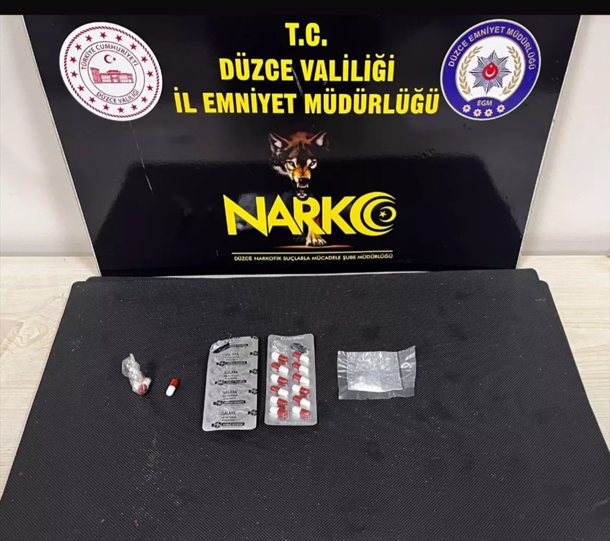 Düzce’de Uyuşturucu Operasyonunda 3 Tutuklama Düzce’de Uyuşturucu Operasyonunda 3 Tutuklama