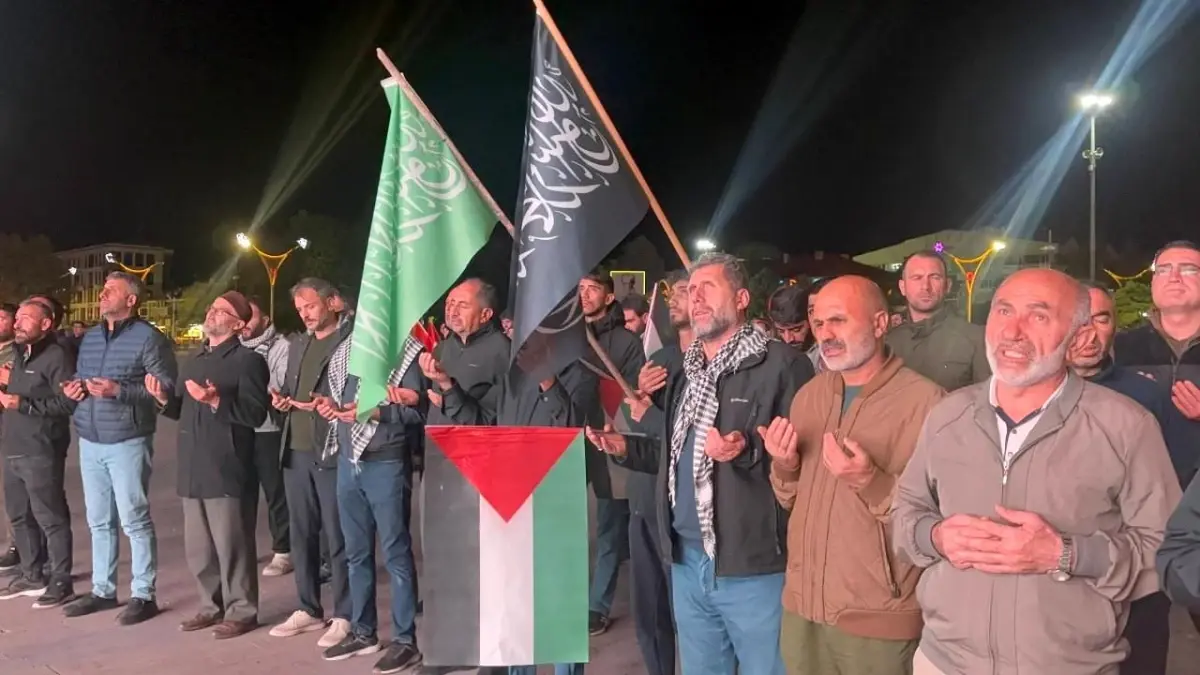 Erzincan’da Filistin İçin Dua Etmek İçin Toplandılar Erzincan’da Filistin İçin Dua Etmek İçin Toplandılar