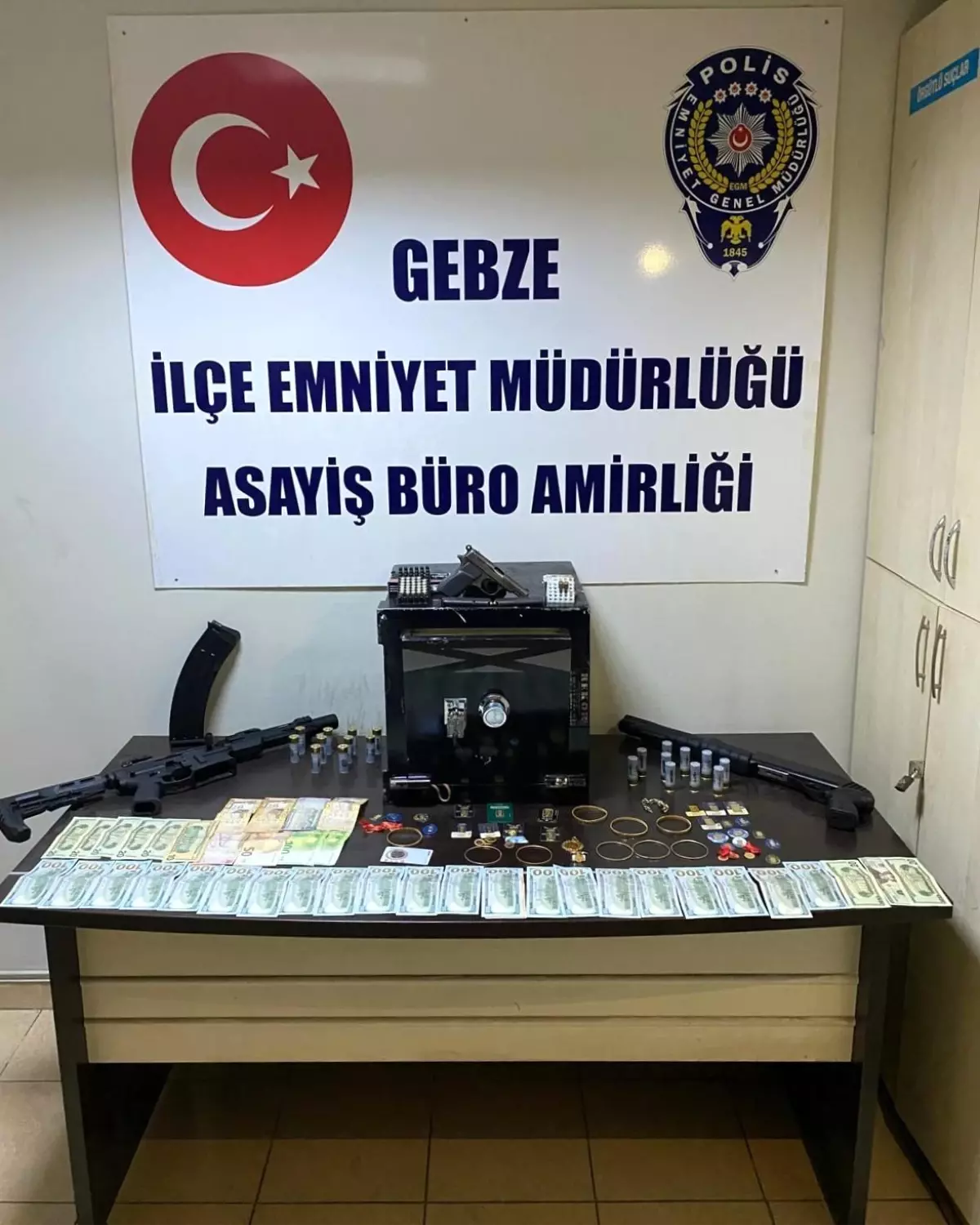 Kocaeli’de Çelik Kasa Hırsızlığı: 4 Şüpheli Gözaltında Kocaeli’de Çelik Kasa Hırsızlığı: 4 Şüpheli Gözaltında