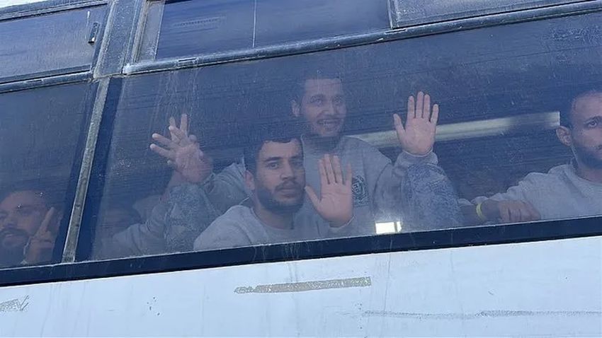 İsrail, 2 Bin Filistinli Esiri Serbest Bıraktı İsrail, 2 Bin Filistinli Esiri Serbest Bıraktı