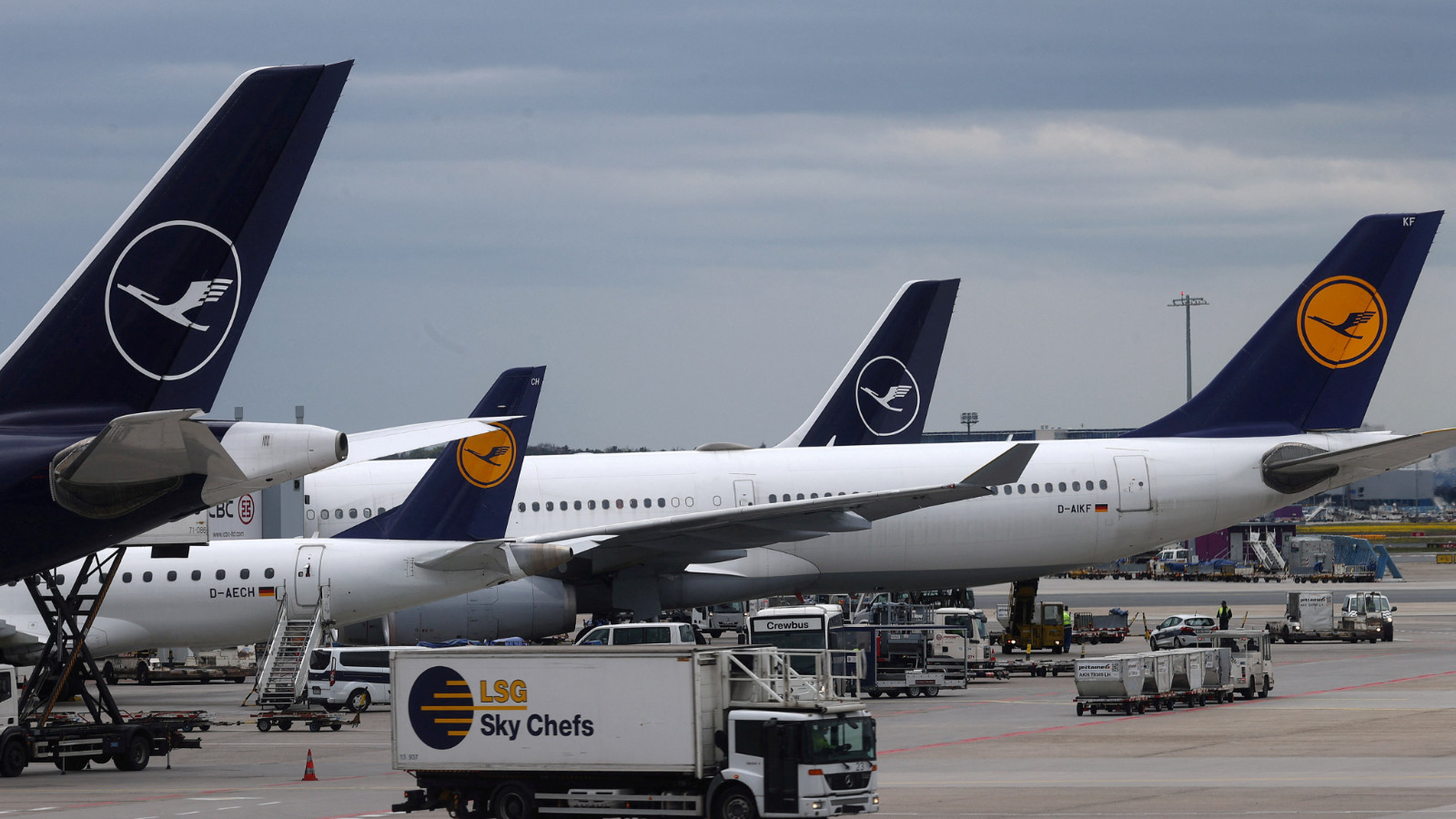 Hava yolu şirketi Lufthansa 2030’a kadar 4 bin kişiyi işten çıkaracak Hava yolu şirketi Lufthansa 2030’a kadar 4 bin kişiyi işten çıkaracak