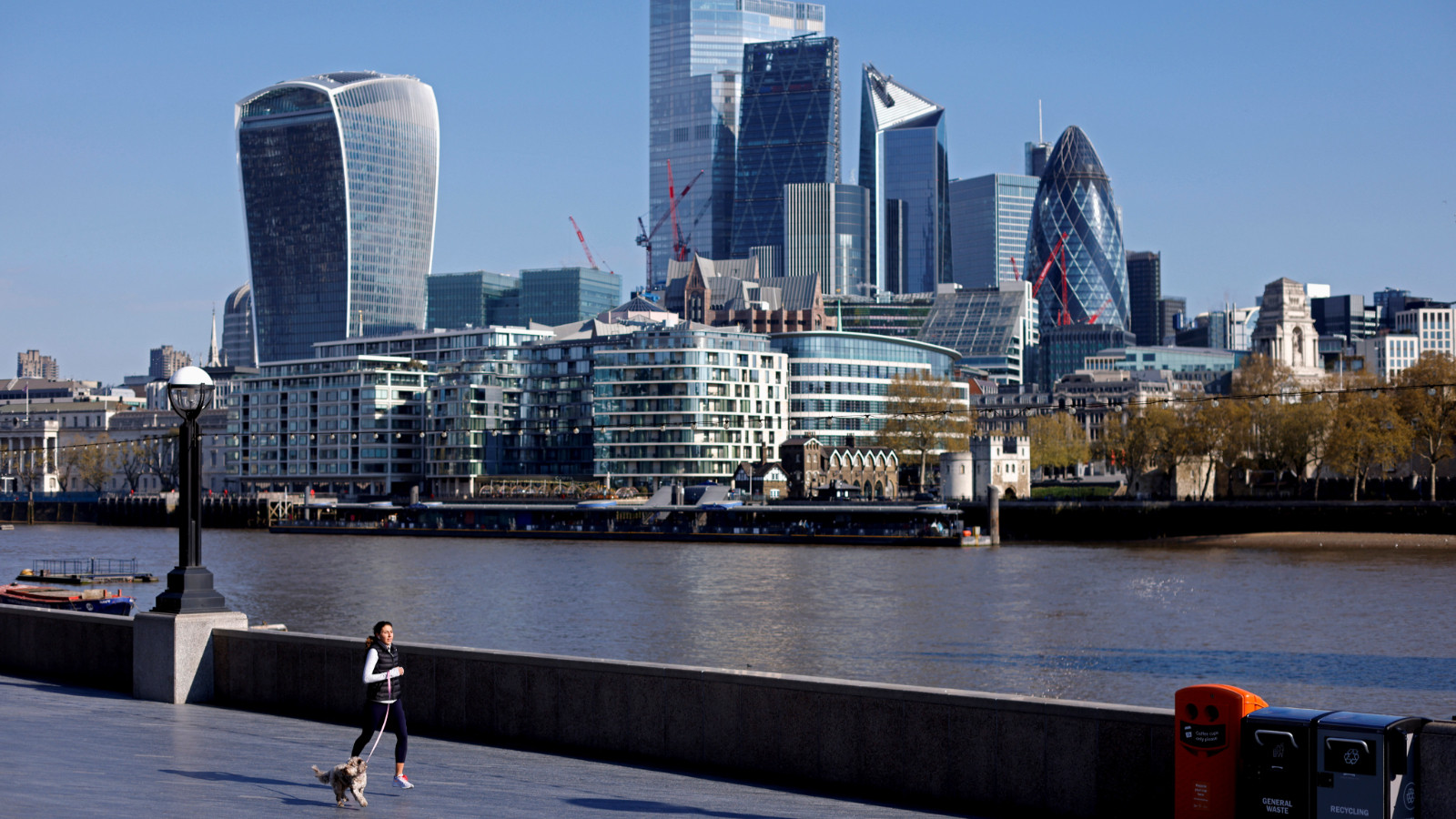 İngiltere ekonomisi ağustosta sınırlı büyüme kaydetti İngiltere ekonomisi ağustosta sınırlı büyüme kaydetti