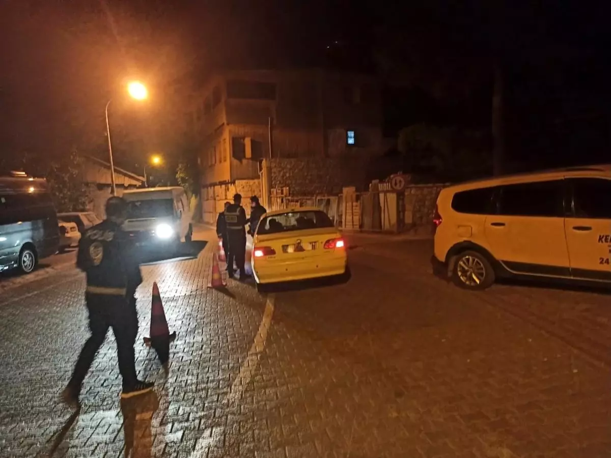 Kemaliye’de Asayiş ve Yol Kontrol Uygulaması Kemaliye’de Asayiş ve Yol Kontrol Uygulaması