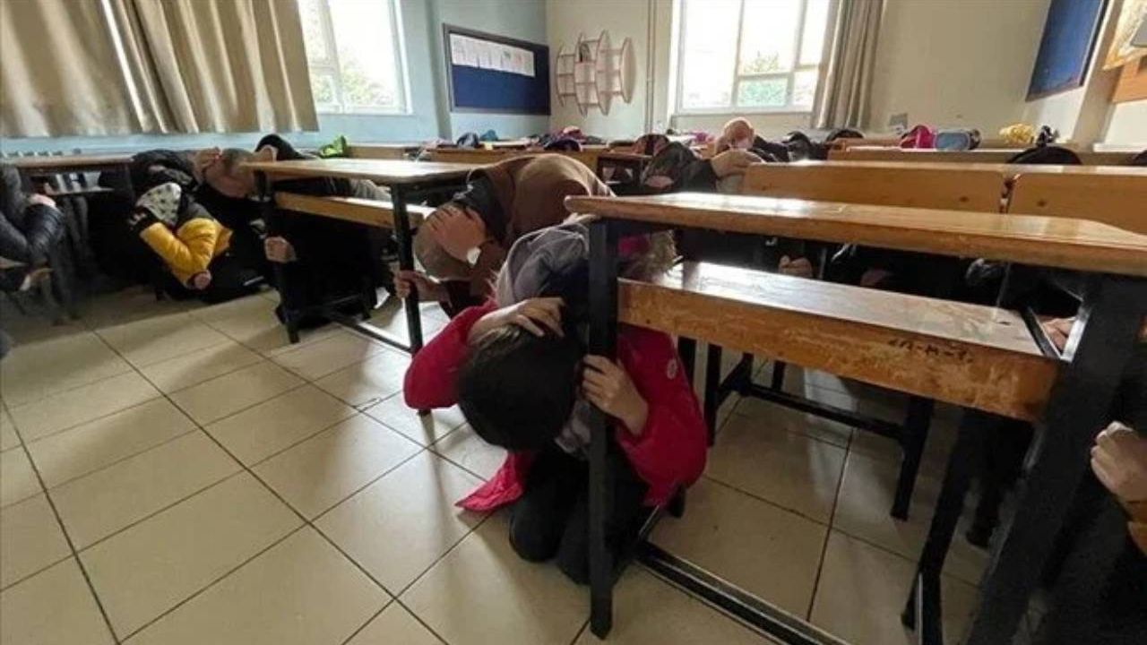 MEB, Yarın Tüm Okullarda Eş Zamanlı Uygulama Yapacak MEB, Yarın Tüm Okullarda Eş Zamanlı Uygulama Yapacak