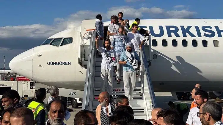 137 Aktivist Türkiye’de: ‘Ablukayı Kırdık, Moralleri Çok Bozuk’ 137 Aktivist Türkiye’de: ‘Ablukayı Kırdık, Moralleri Çok Bozuk’